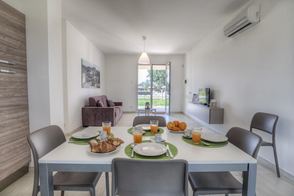 Il Giardino Dei Frangipani Apartment ซานตาโกรเชกาเมรีนา ภายนอก รูปภาพ