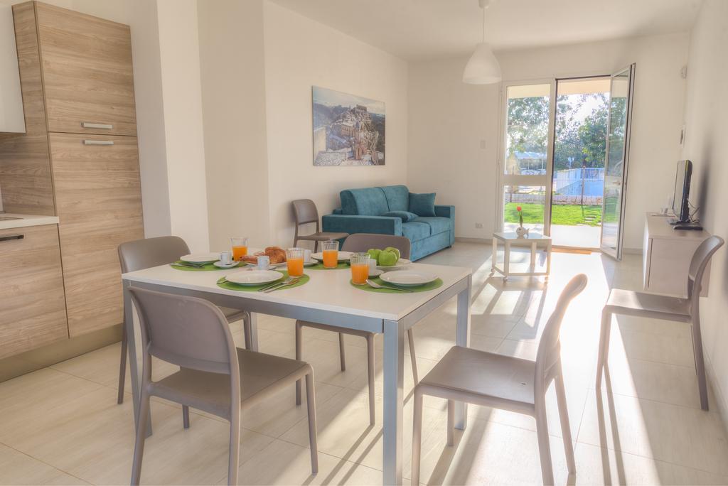 Il Giardino Dei Frangipani Apartment ซานตาโกรเชกาเมรีนา ภายนอก รูปภาพ