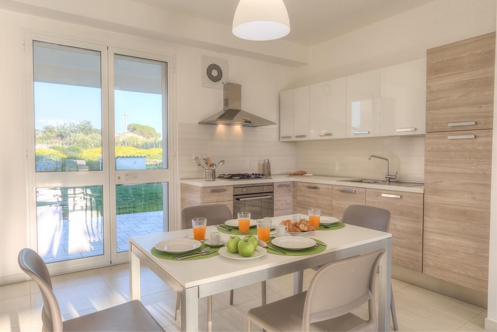 Il Giardino Dei Frangipani Apartment ซานตาโกรเชกาเมรีนา ภายนอก รูปภาพ