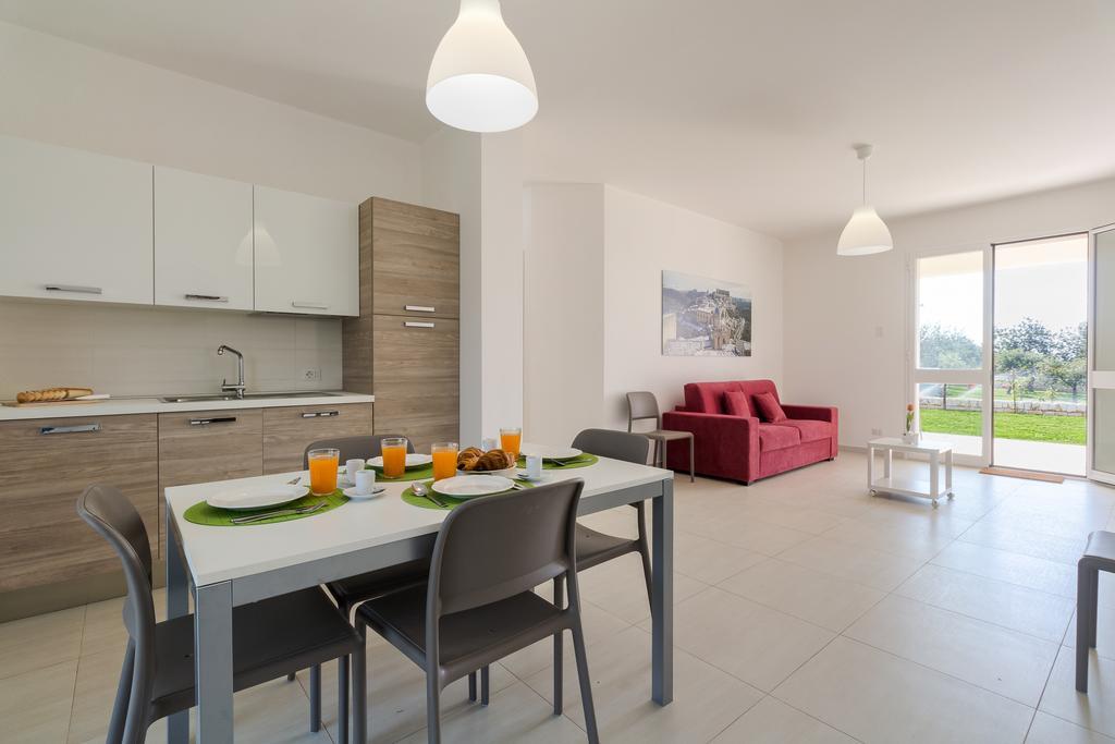 Il Giardino Dei Frangipani Apartment ซานตาโกรเชกาเมรีนา ภายนอก รูปภาพ
