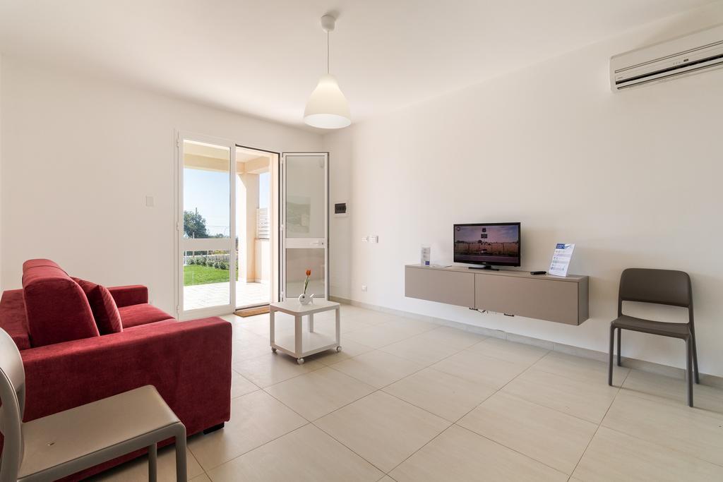 Il Giardino Dei Frangipani Apartment ซานตาโกรเชกาเมรีนา ภายนอก รูปภาพ
