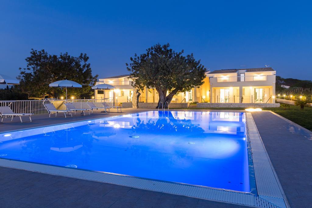 Il Giardino Dei Frangipani Apartment ซานตาโกรเชกาเมรีนา ภายนอก รูปภาพ