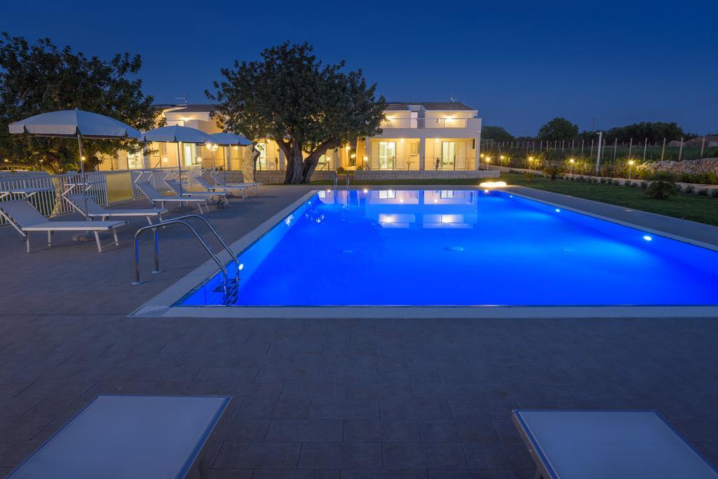 Il Giardino Dei Frangipani Apartment ซานตาโกรเชกาเมรีนา ภายนอก รูปภาพ