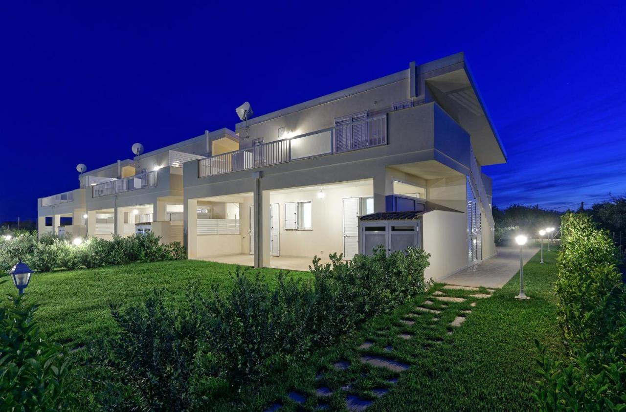 Il Giardino Dei Frangipani Apartment ซานตาโกรเชกาเมรีนา ภายนอก รูปภาพ