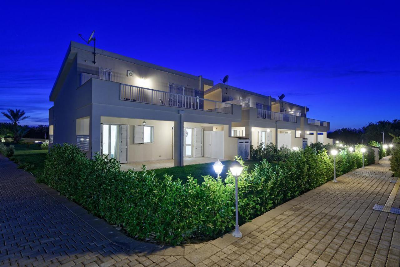 Il Giardino Dei Frangipani Apartment ซานตาโกรเชกาเมรีนา ภายนอก รูปภาพ