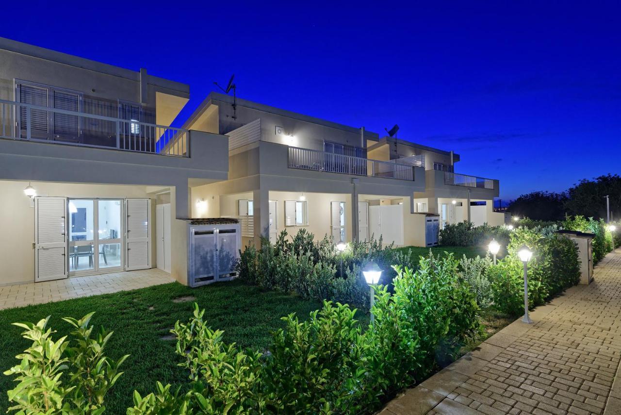 Il Giardino Dei Frangipani Apartment ซานตาโกรเชกาเมรีนา ภายนอก รูปภาพ
