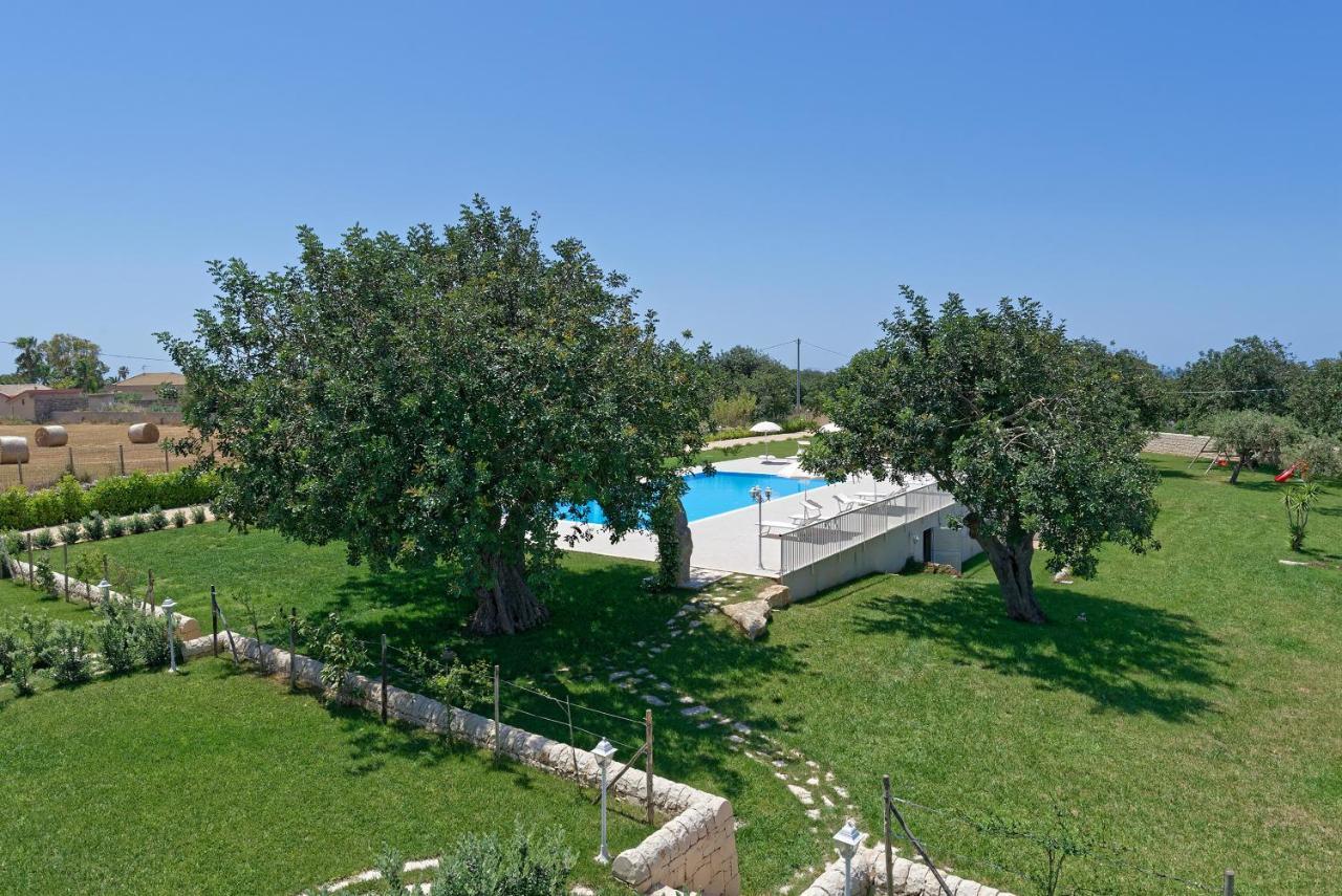 Il Giardino Dei Frangipani Apartment ซานตาโกรเชกาเมรีนา ภายนอก รูปภาพ